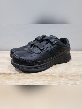 NWOT! NEW BALANCE Men's 577 Hook & Loop Walking Shoes (9.5D) Black